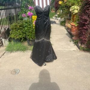 Elegant Black Strapless Gown